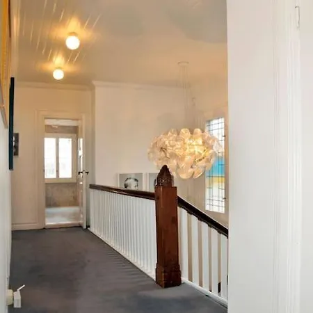 Nydelig Hus, Ons 2024